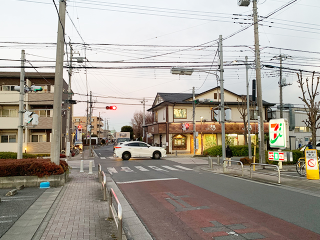 ⇒セブンイレブン富士見勝瀬原公園前店を通過し、交差点を左折